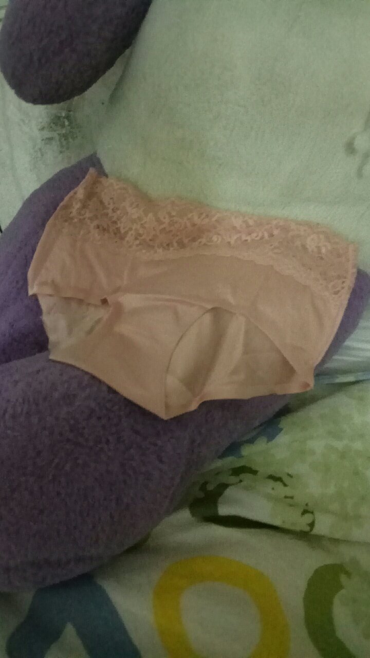 好穿在身上大小刚好合身面料既光滑又舒服太喜欢了。