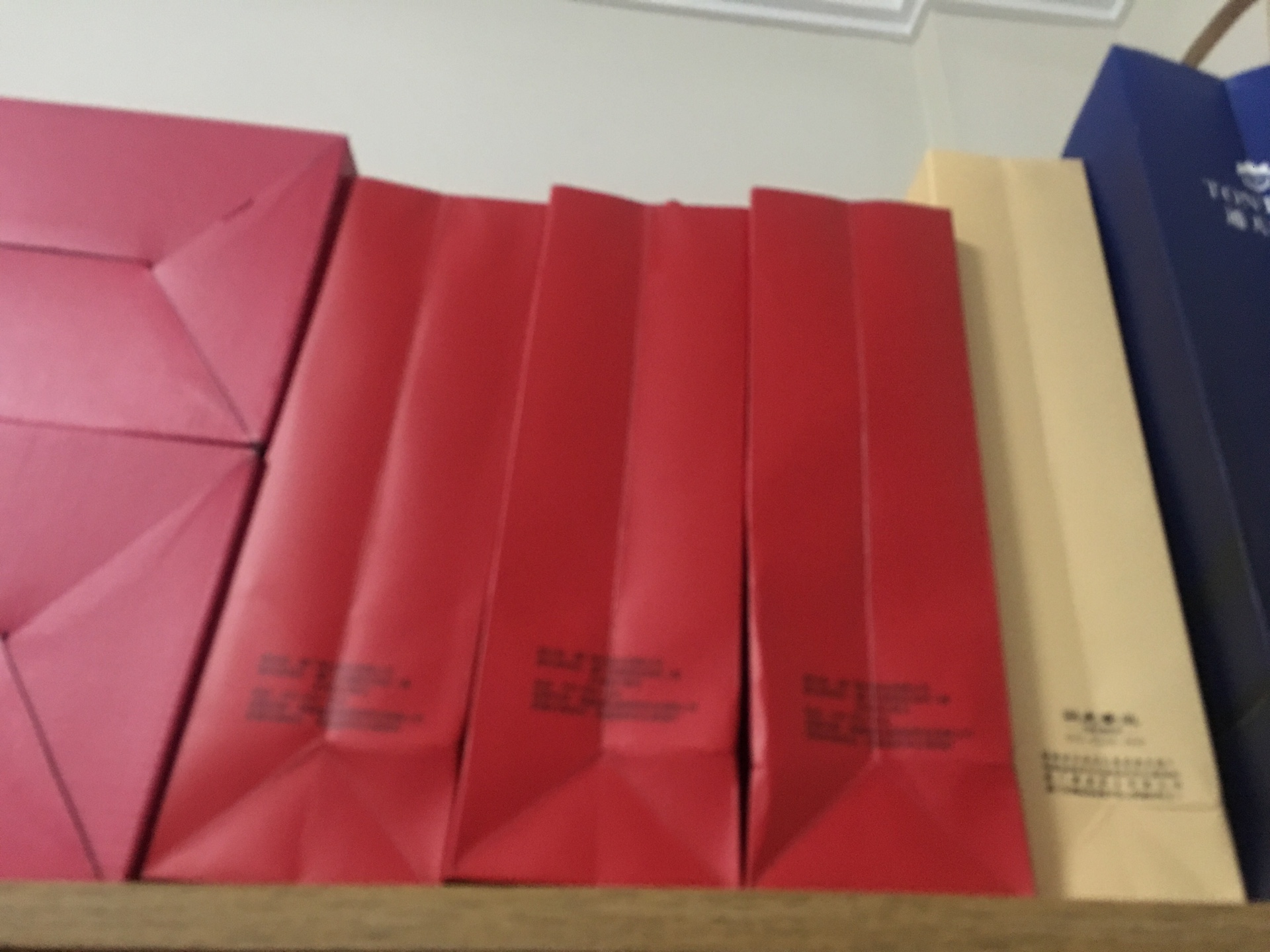 买了自己喝还有送人的,已经喝了一盒了,还不错对得起这个价钱