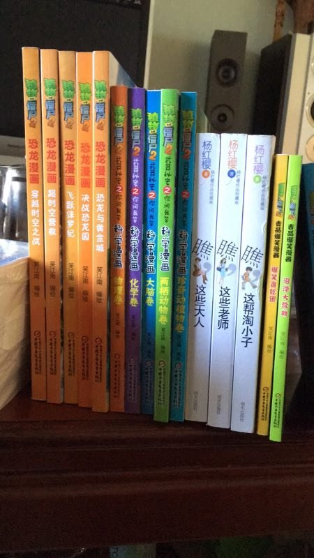 儿子从喜欢"植物大战僵尸"游戏,迷上看这个系列的图书,书店里没有买全的,在找到,还比实体便宜!正版图书,印刷精美,送货又快,"自营"值得信赖!