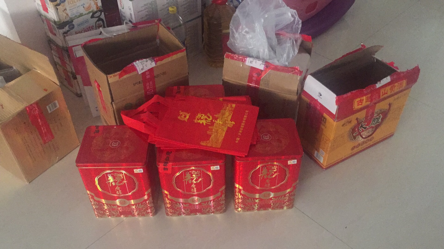 买了很久才发货,用茅台、郎酒箱子装,让我激动不已?但收到的是这酒,很不错