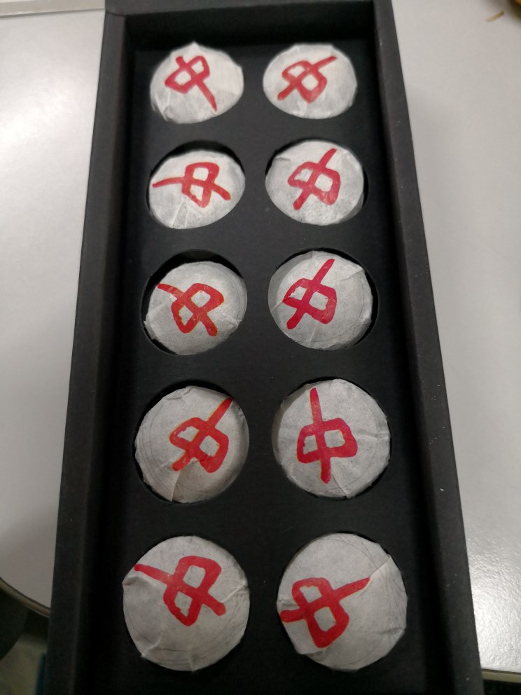先说说品牌,中吉号在我心目中一直是个高端品牌,第一次见到杨世华先生是几年前在CCTV2的《第一时间》的一个采访,后来网上搜了一下,知道了中吉号,关注了公众号,感觉中吉号还是很高大上的,今天是第一次买,品尝一下。泡的茶汤就不发图了,我建议中吉号不要做这样的低端产品,以免伤害品牌,希望中吉号能越来越好。