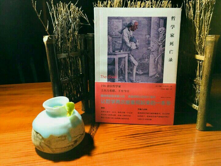 《巴黎评论》一期不落地刊登当代伟大作家的长篇访谈,起初冠以“小说的艺术”之名,逐渐扩展到“诗歌的艺术”“批评的艺术”等,迄今已达三百篇以上,囊括了二十世纪下半叶至今世界文坛几乎所有的重要作家。