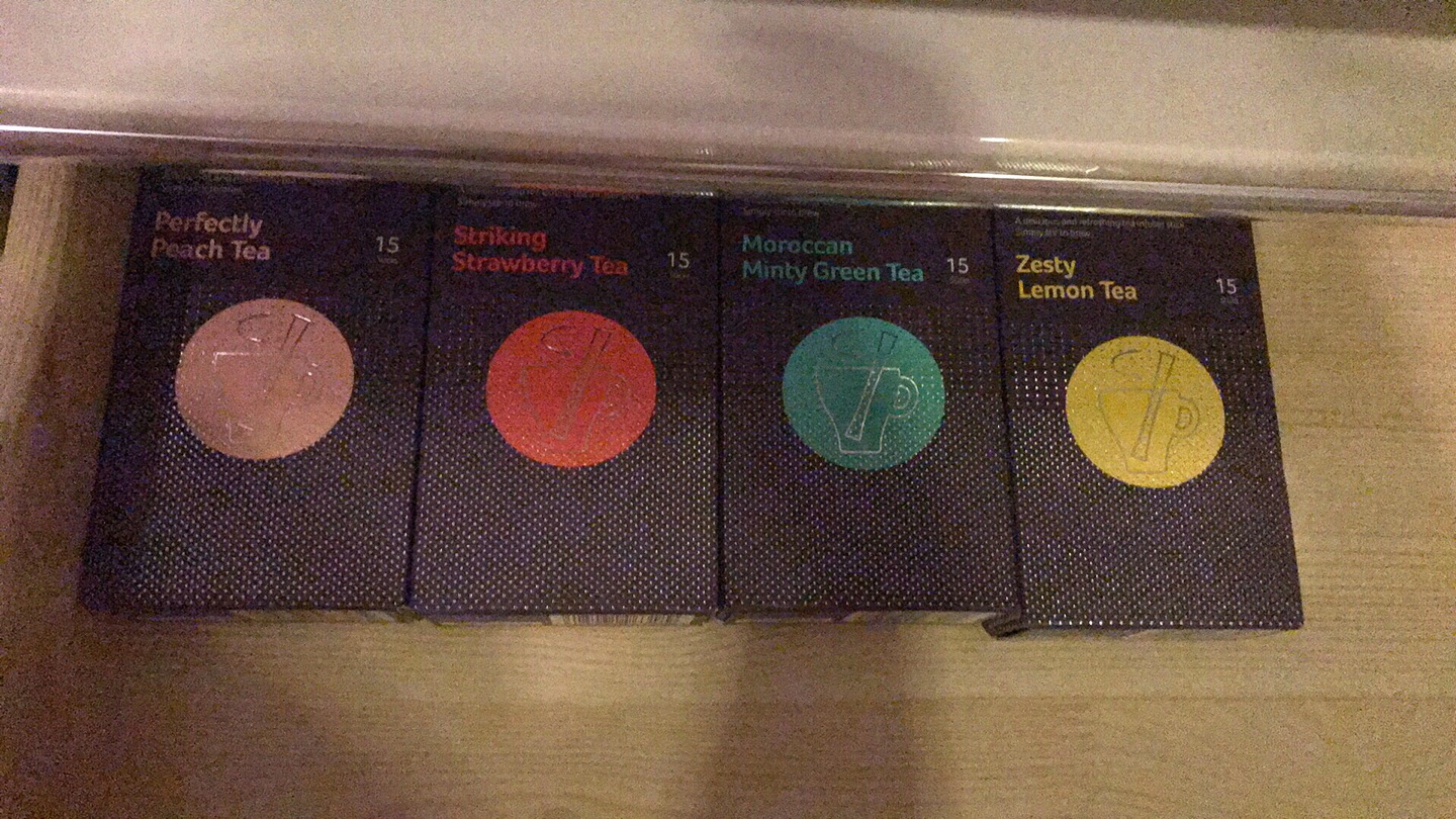 觉得茶棒很新奇 和的味道也很浓郁 红茶盒柠檬的味道刚刚好 很好玩也很好喝