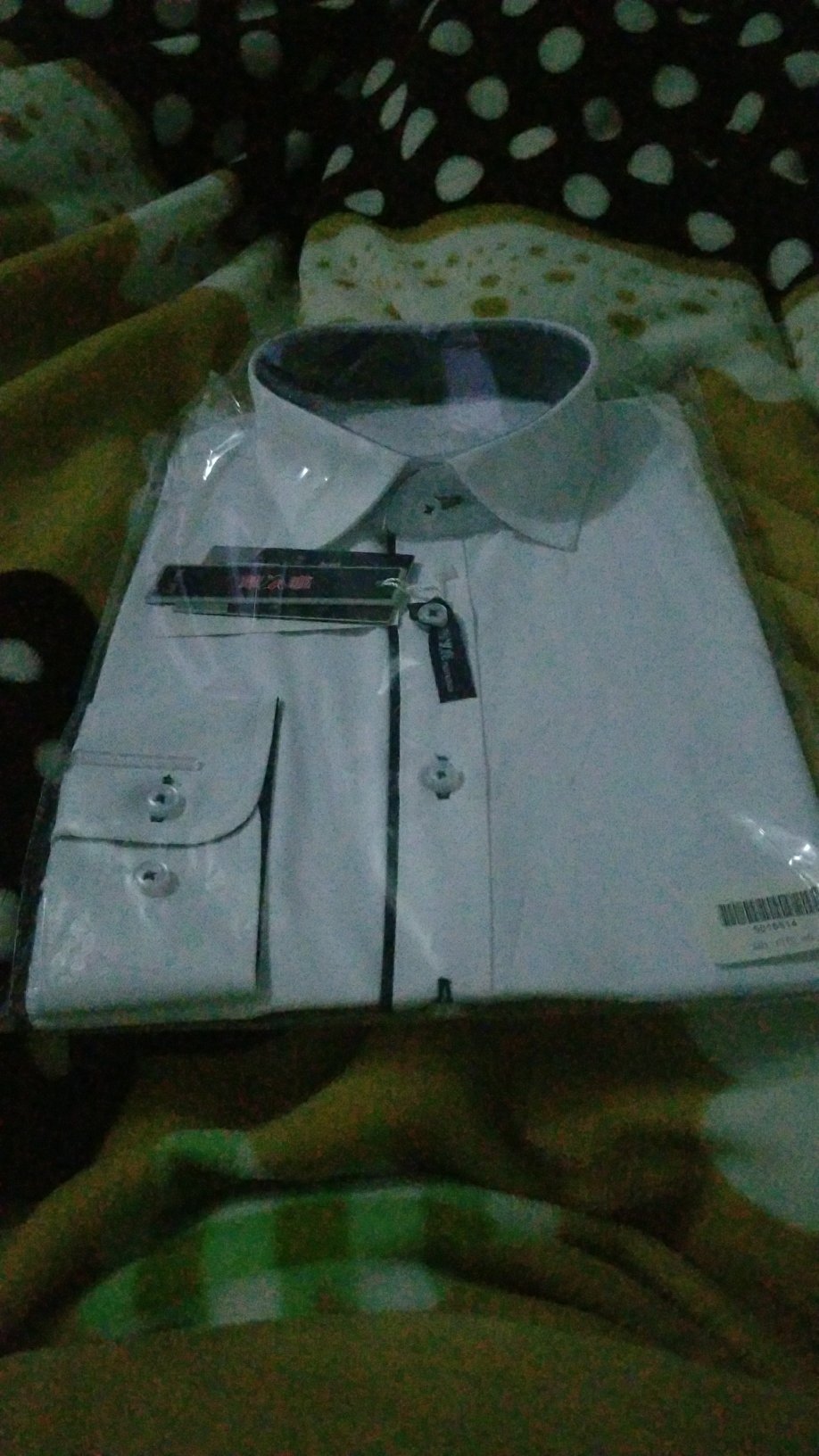 配送就是快!衣服质量不错,摸起来很舒服,穿在身上很合身,非常不错,希望店家继续努力。