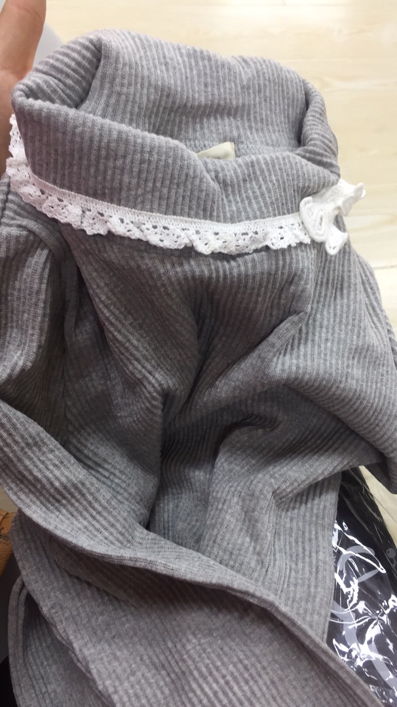 衣服摸着还不错,款式闺女喜欢