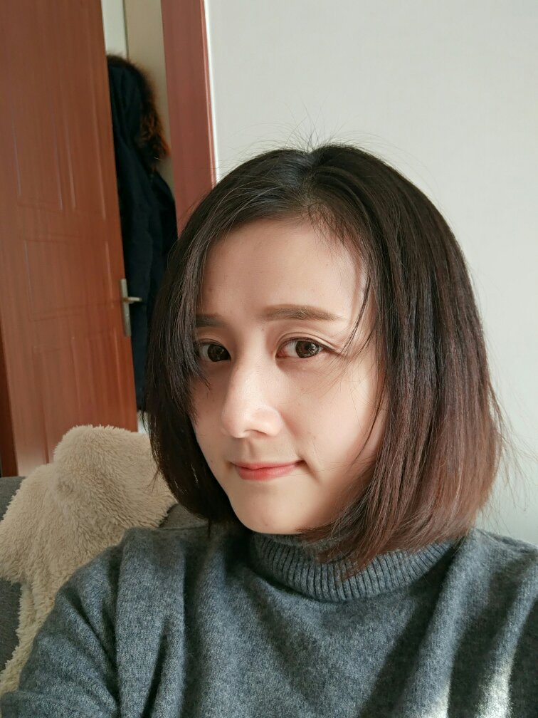 原图无p,第一次戴美瞳,看了很多攻略,十几次后终于带上了,没有异物感,如图1,2很自然,比图3没戴还是精神多了,成功的尝试,就是0度带上后有时候眼睛看东西雾蒙蒙的,不知道怎么回事?