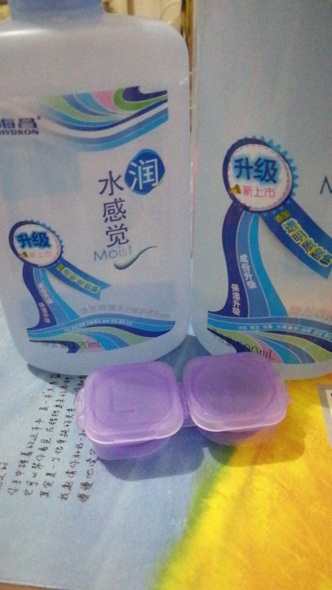 买回来试戴了一下,一只眼睛无异物感,另一只眼睛感觉有异物感,微微流泪,最后感觉还好,尴尬的是摘得时候摘不下来