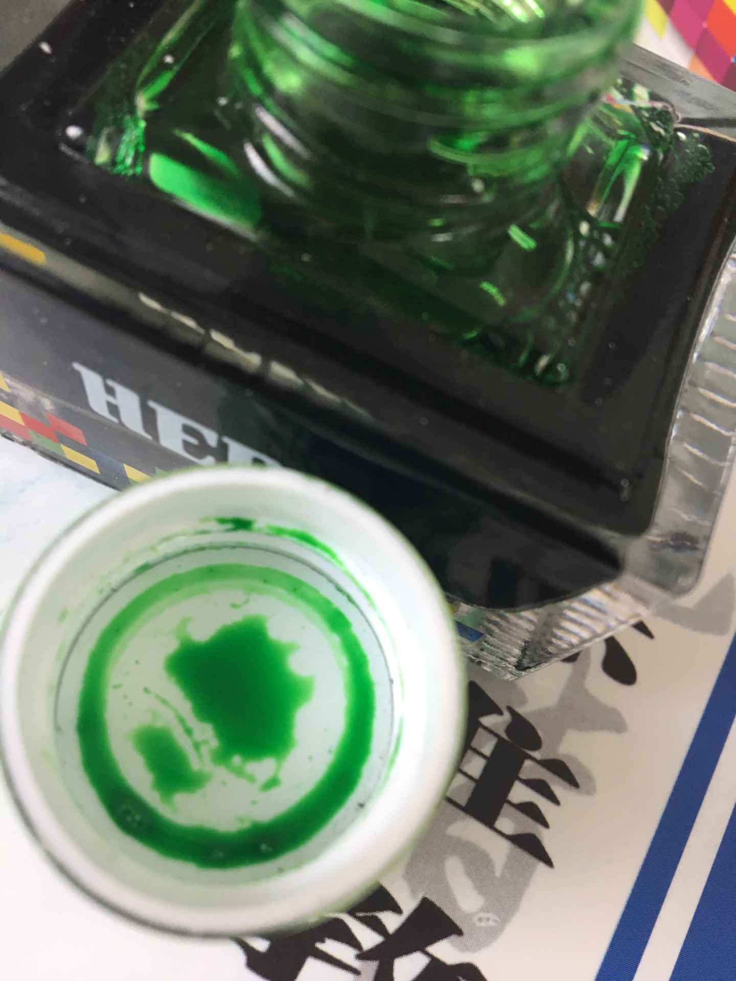 16年生产的,现在都18年了,保质期3年,打开盖子比较脏,不是库存货就是别人退货,差评。