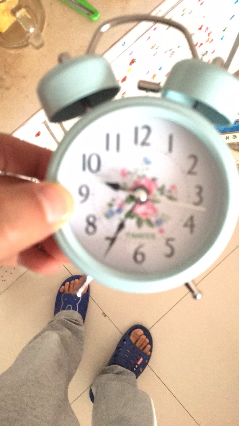 物流快,服务好,小闹钟走时很准,又没有走的响声,