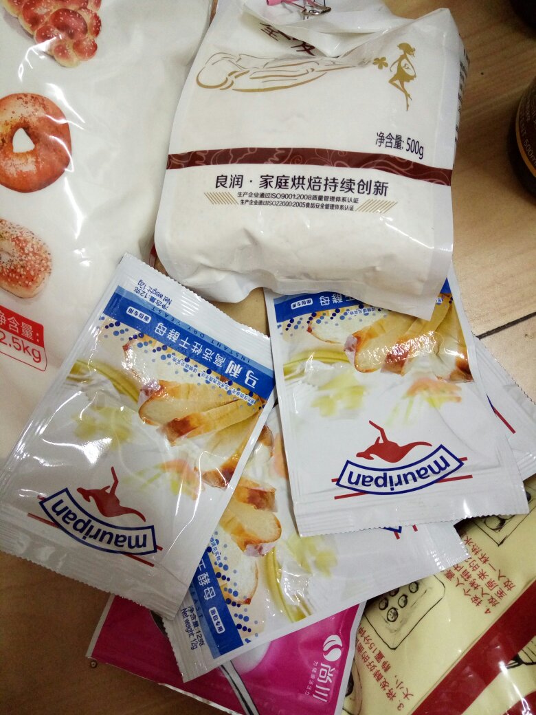 刚做烘培,先看看哪个面粉好,逐一用一下,物流很快,支持支持!