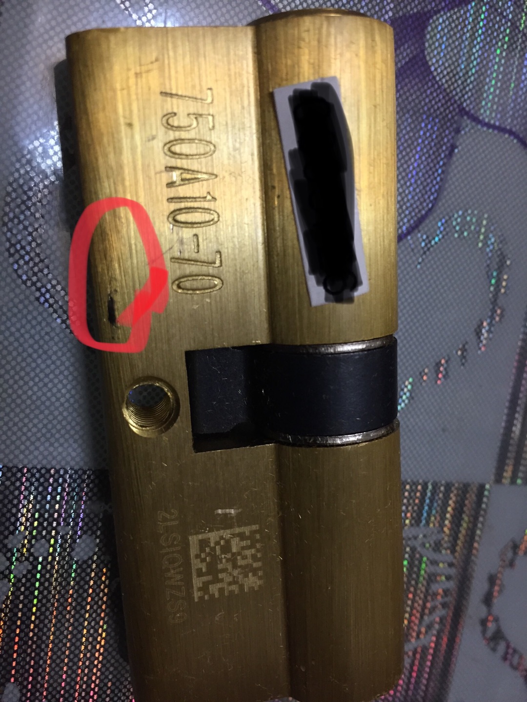 价格实惠,优惠给力,但是真的是2首货,买回来打开就有痕迹。