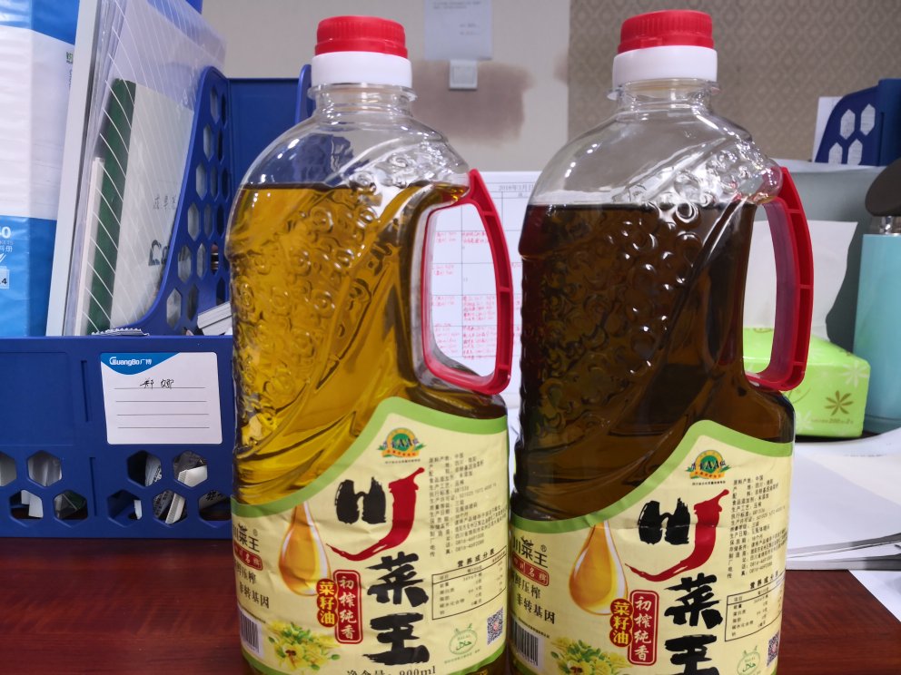 同一批买的怎么颜色和量都不一样呢