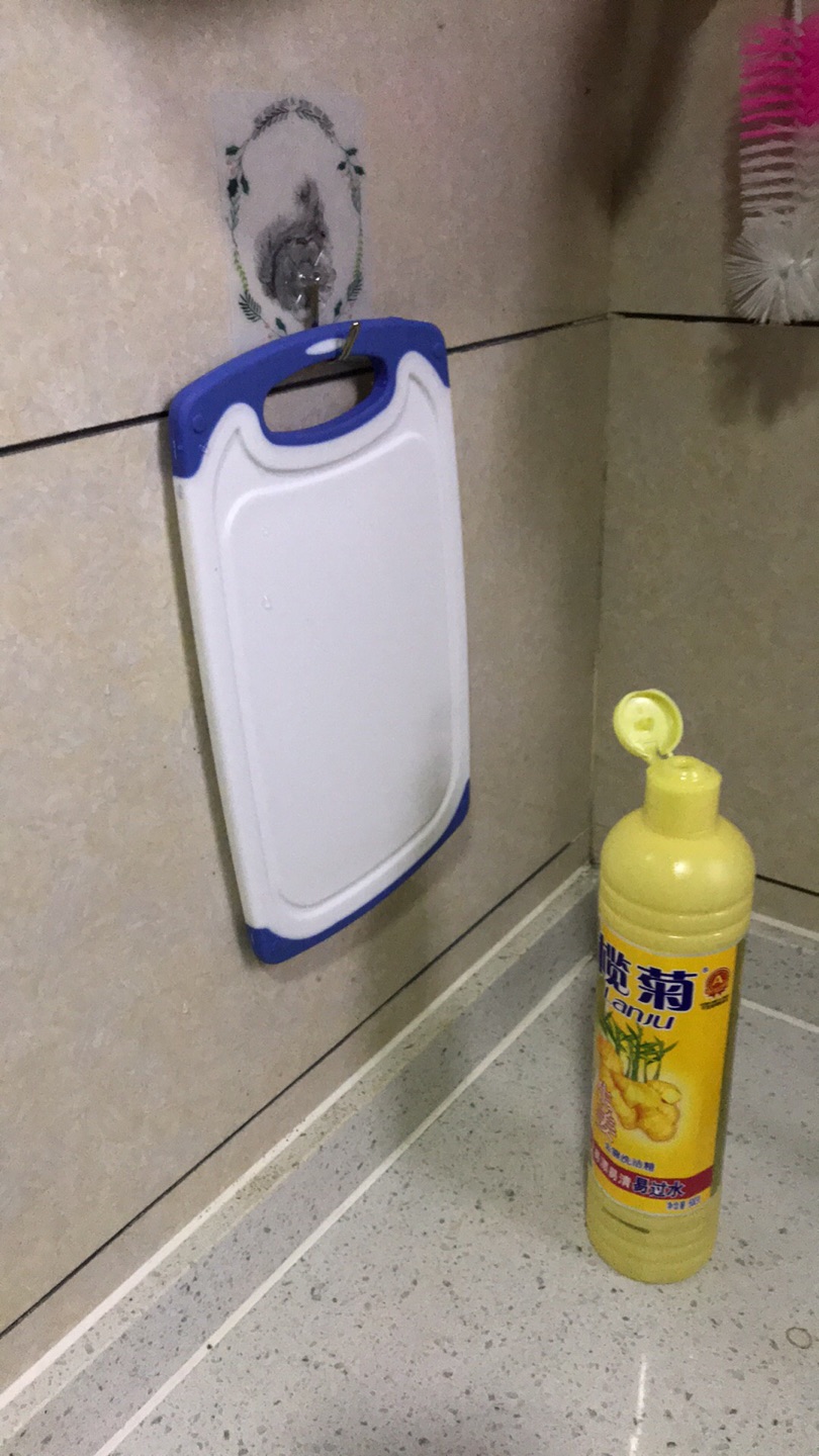 菜板子挺厚实的,比想象中质量好很多,就是尺寸稍微小点,再大点就更好了!