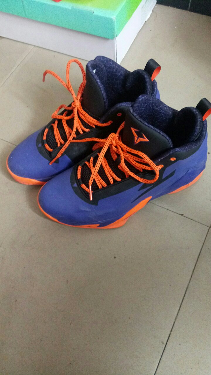 总体来说还不错,不过防滑功能好像差一点点,鞋底胶有点偏硬。