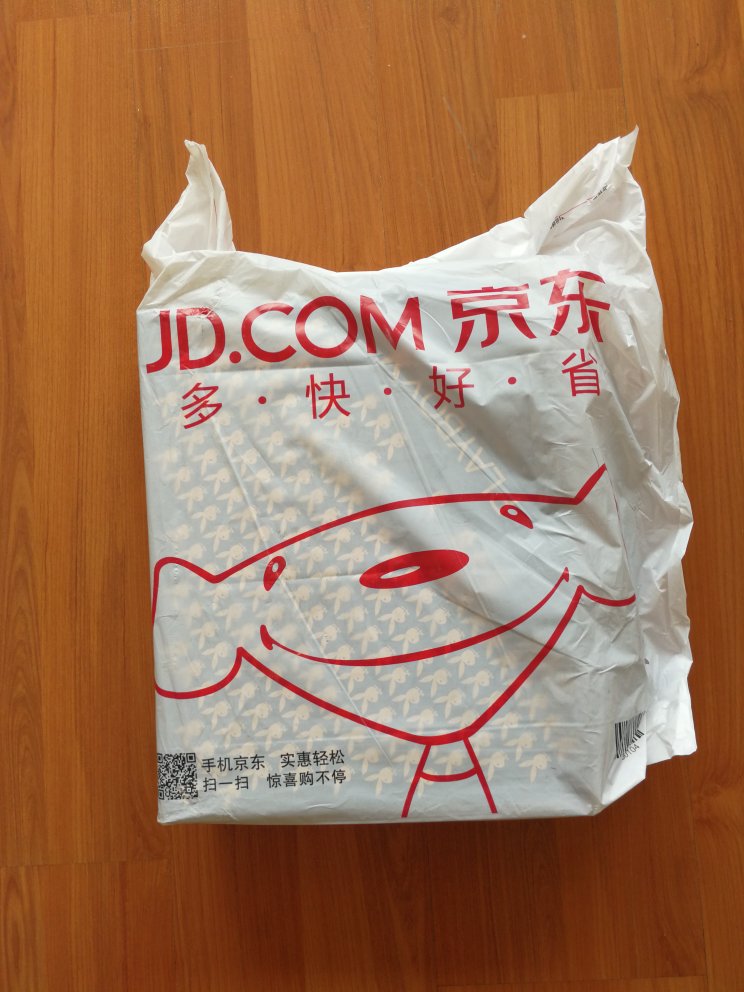 货品在下单的第二天快递员很快就送到家了很满意,试穿效果不错、质量和做工都比较好,如果侧面带拉锁穿脱鞋就更好了。