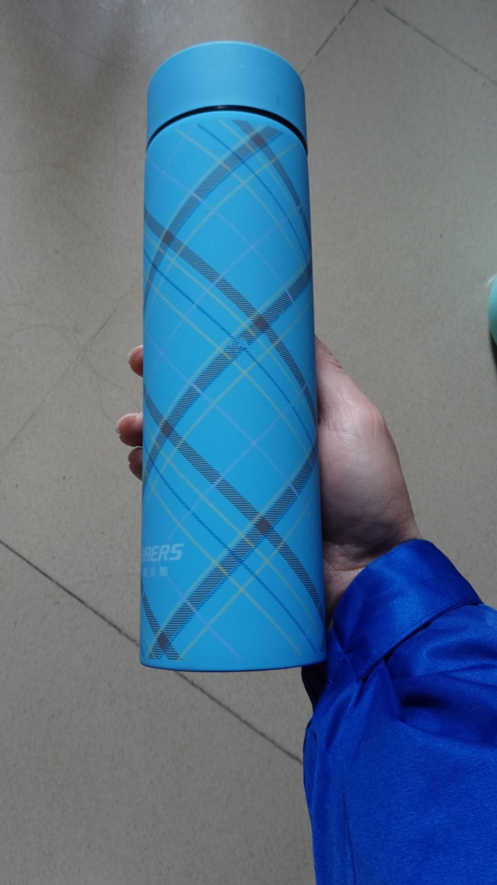 还没有开始用,手感不错,就说有点被蹭花的感觉,不确定长时间试用会不会掉色
