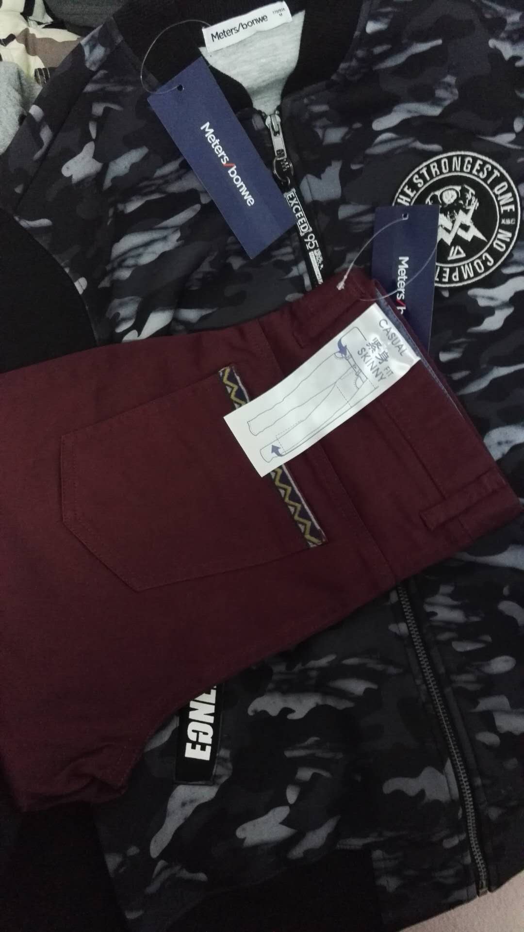 从没买过这个颜色的衣服,可上身效果确实不错哦,值得购买