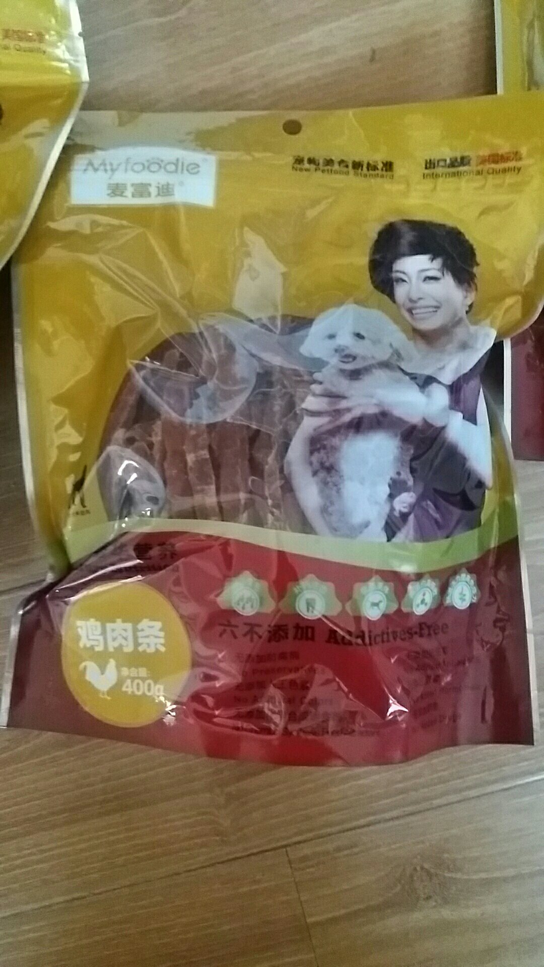 双十一的时候囤了很多宝贝爱吃的零食,麦富迪的牌子挺不错的