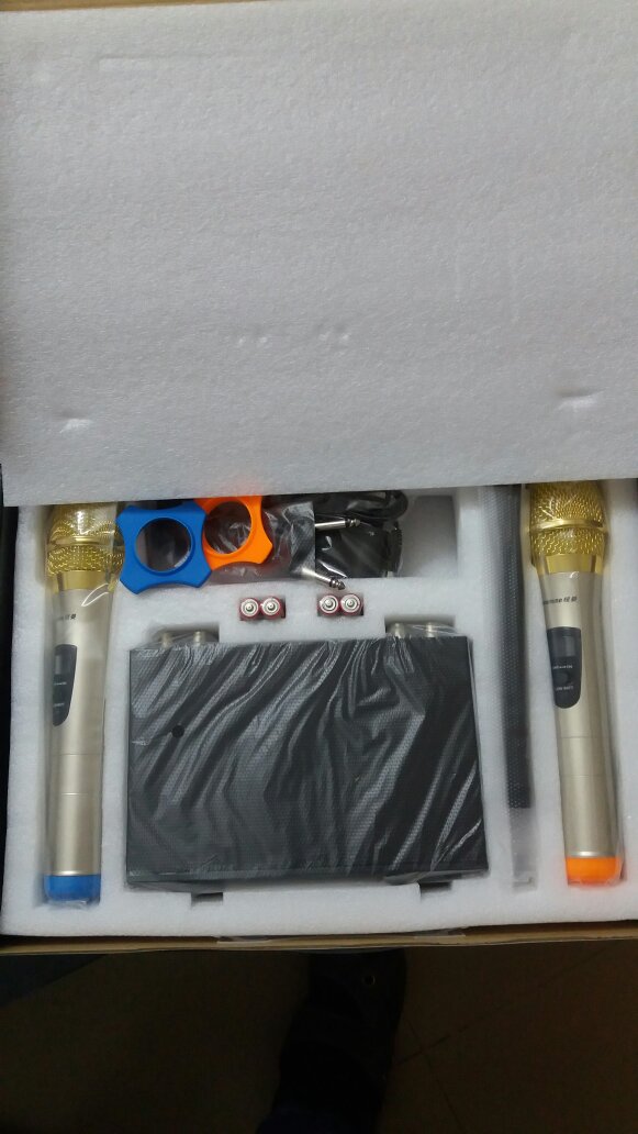 货收到,按装简单,试了下音质很好,纽曼音响配同牌话筒,效果更好,以后不用去KTv了,快递也给力。