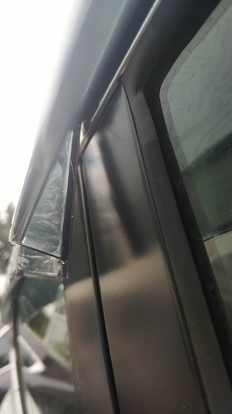 尾部部分不合适我的车型,翘起来的,懒得退,将就用
