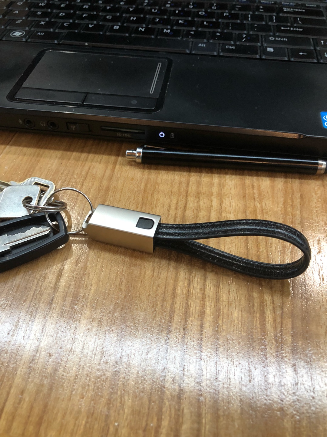 外观简单大方,很实用的设计,就是为啥里面锈迹斑斑,注重从里到外的品质呀