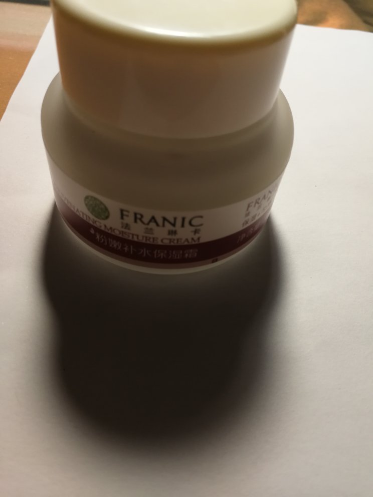 太喜欢玫瑰味的产品,所以,选了这一款面霜,用下来感觉很不错,很滋润