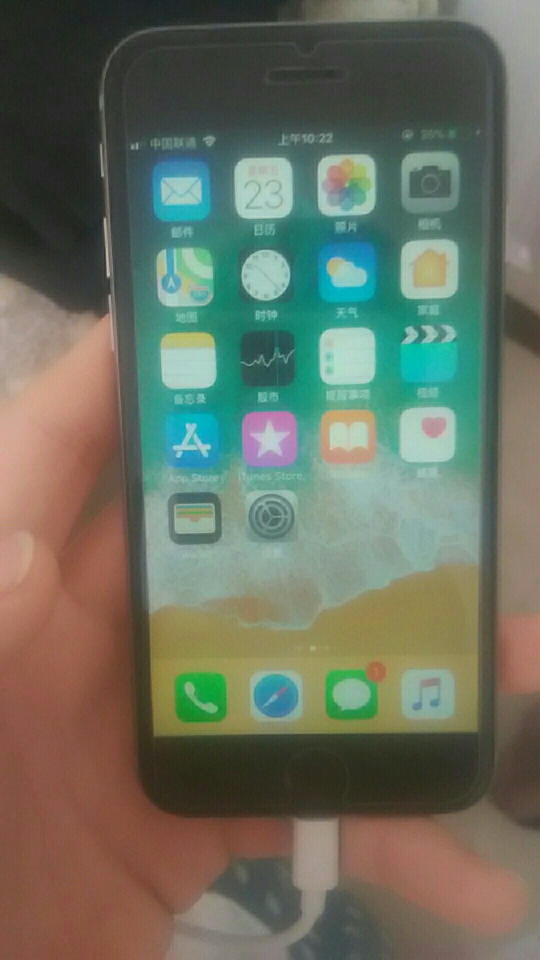 手机收到了,用了两天才过来评价 。我这个ios11系统 不怎么玩游戏 手机不会发热 外边没看出来送的划痕 除了没有赠送充电器钢化膜外 都很满意