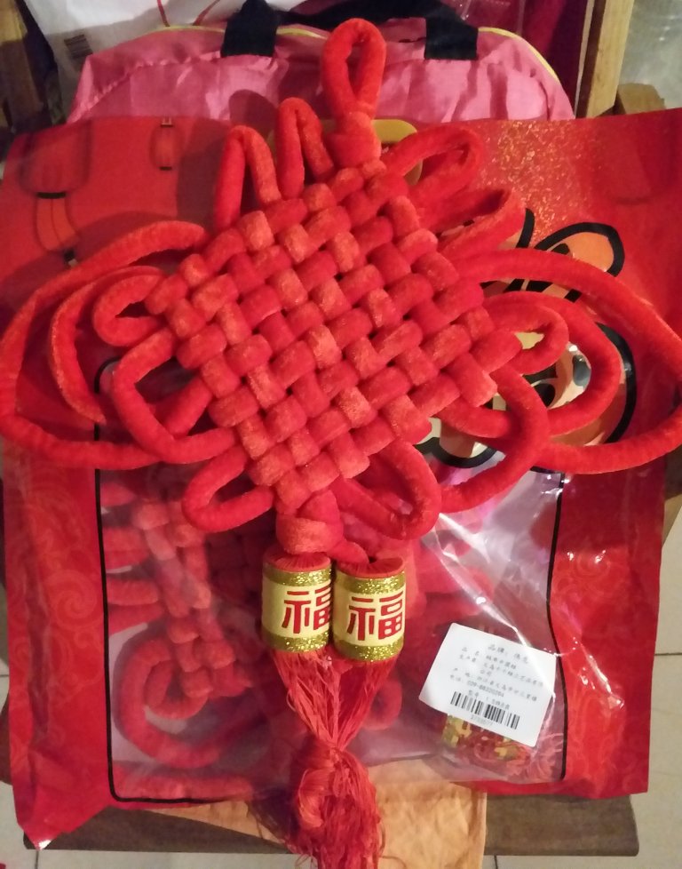 材质不错,但是做工一般,完全不对称,缺少美感