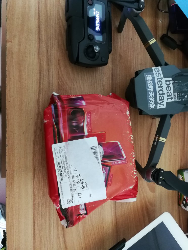 耳机续航时间无敌了,正在煲机中。。。但是我就不明白了,本品牌客服跟JBL有什么关系?在其他卖家留言中也看到JBL客服留言回复?