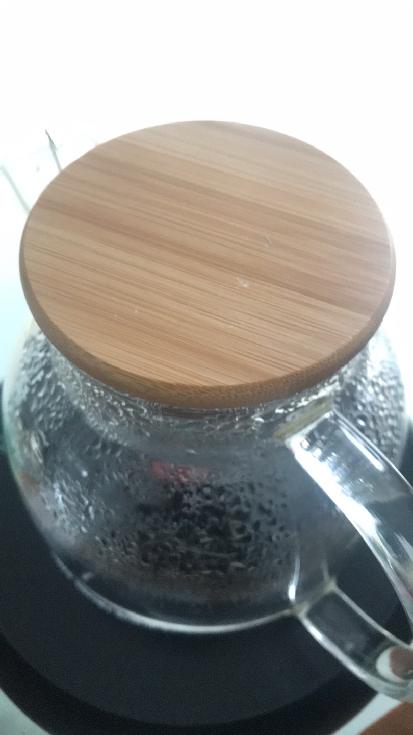 瓶壁很薄,战战兢兢的烧了一壶水还好没啥问题,可惜就是不能装太满,不然水开了会喷出来