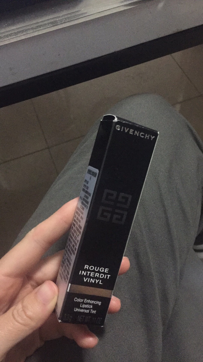 拿到手 这包装真的失望 闻起来还可以 送女朋友的