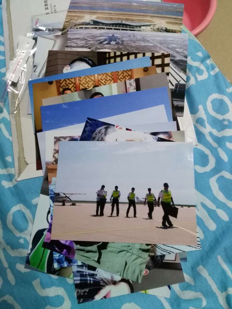 不错的照片吧,自己拍得比较清晰,洗得也很好很漂亮。价格不算很贵,洗了八寸和七寸的,下次洗个六寸的,看看效果怎么样。快递很快,隔了一天就送到了。