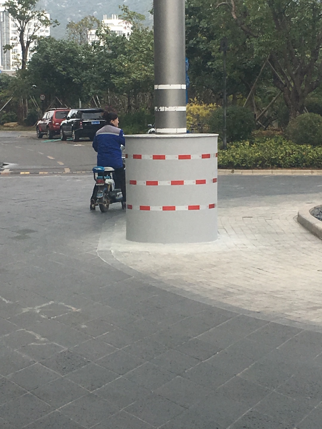 反光效果不错,不知道能用多久,快递就是?