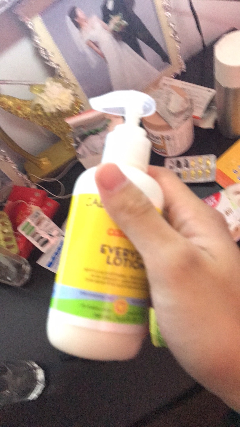 东西是正品好用不过味道有点刺鼻习惯就好了