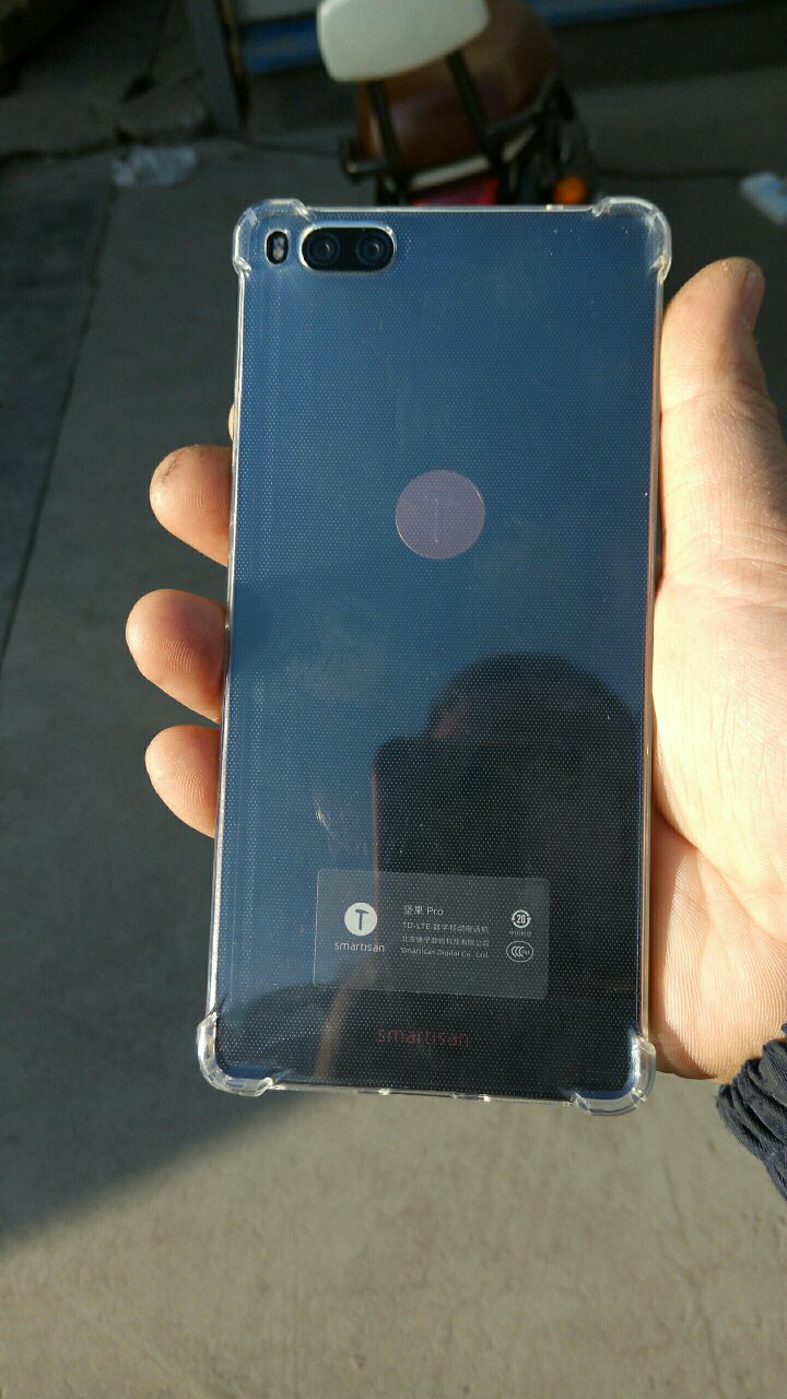 产品不错,给老婆买的手机装上手感特别好,老婆满意