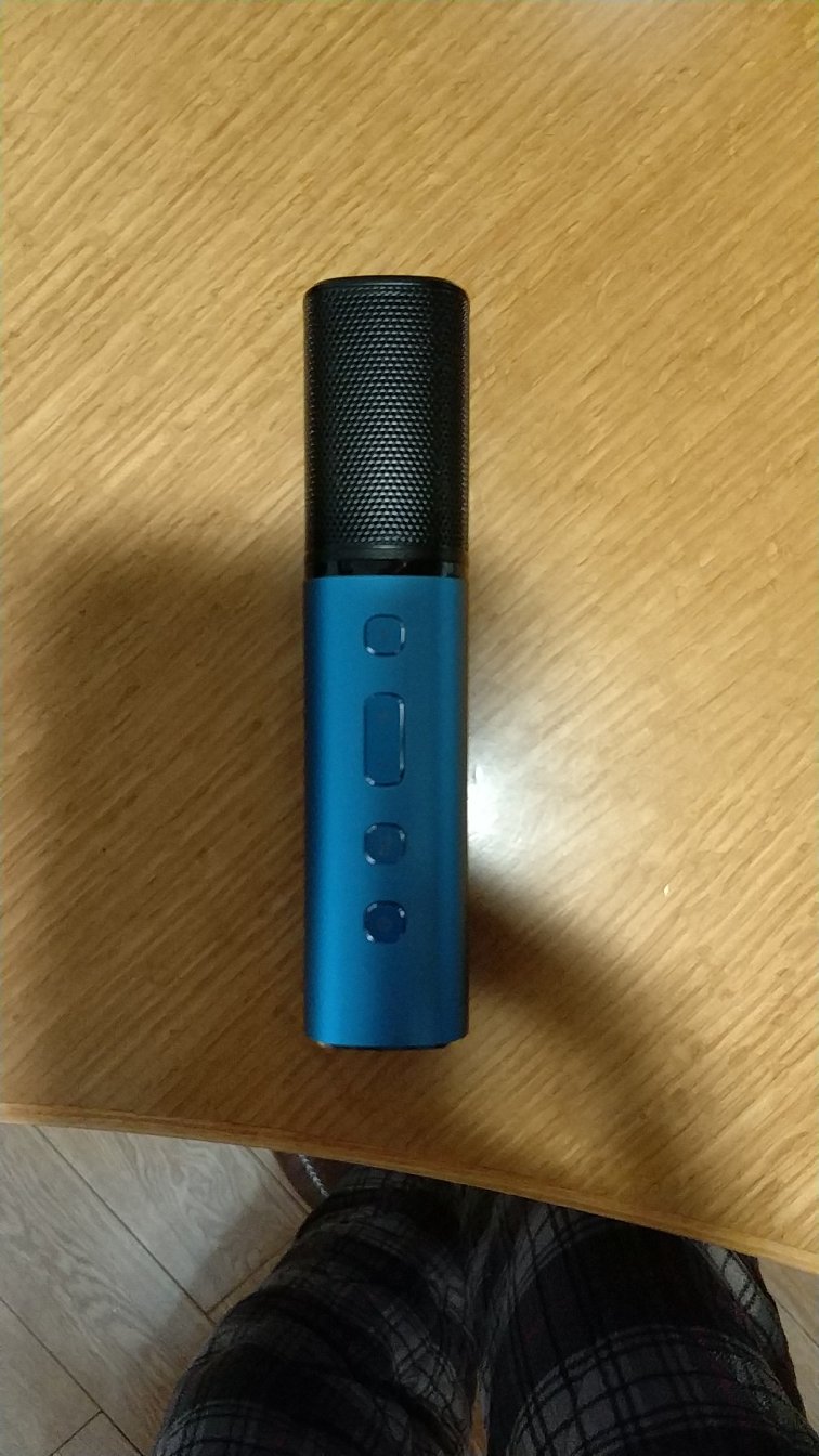东西很漂亮,配件丰富,物流也快,音质清晰,非常满意