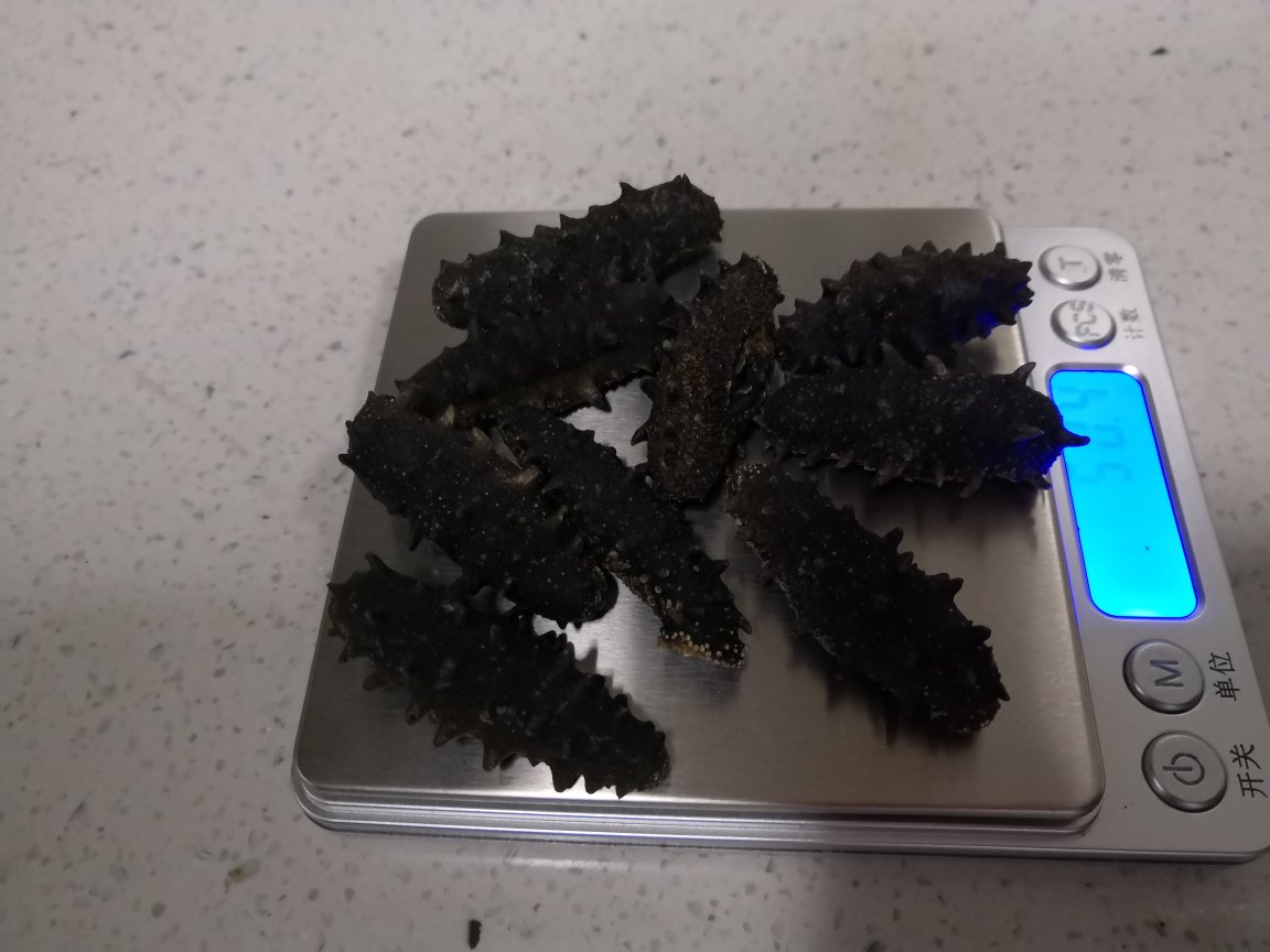 之前买过东方海洋的,盐份含量20%-30%,比这个多一些,但泡发率也挺高的,这回试试这个,盐份小于15%,但价格确高很多,待泡发后再追加评价
