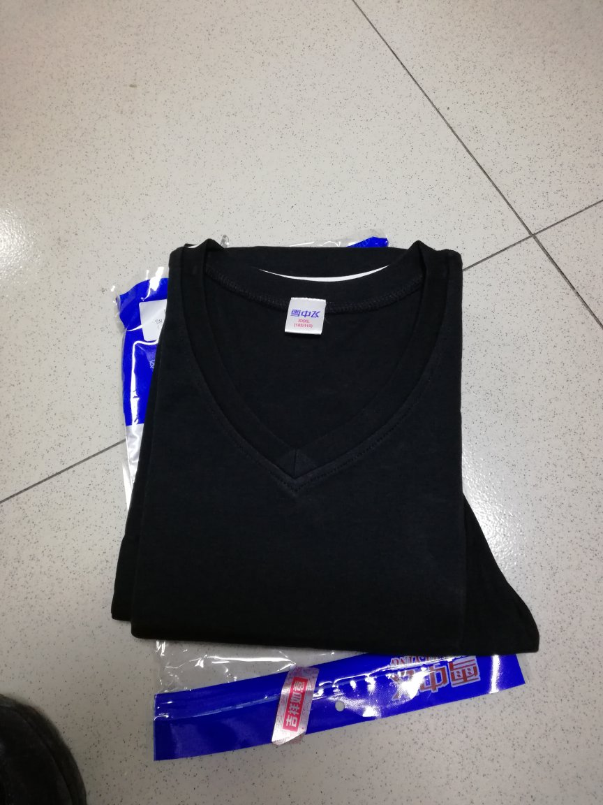 衣服很修身,很保暖,值得信赖,老品牌。