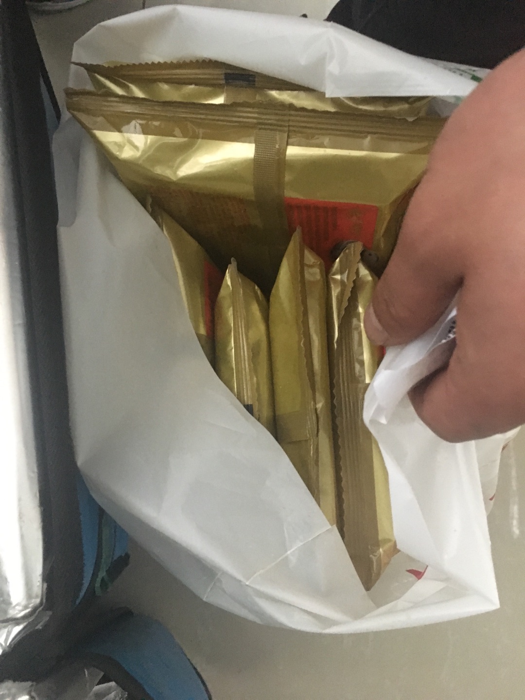 买了十袋都没有保温箱送,只有袋子。