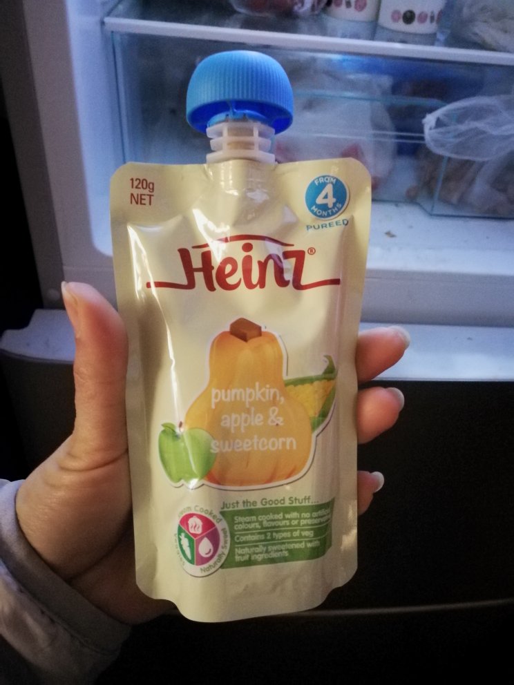 感觉这个果泥比国产的亨氏果泥好一些,没有那么大的香精味