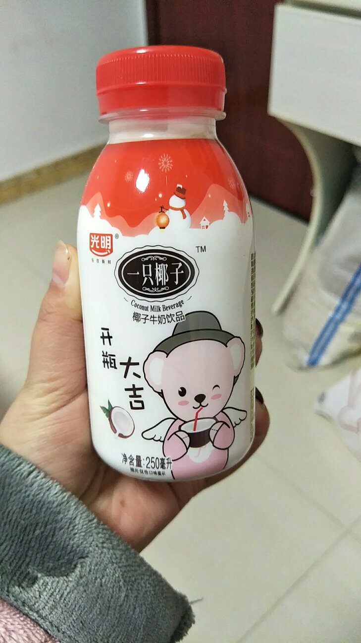 我拿到手的跟图片不一样,好像换包装了,现在是新年包装,还没喝,物流很快,昨天买今天到,质量没问题,很满意