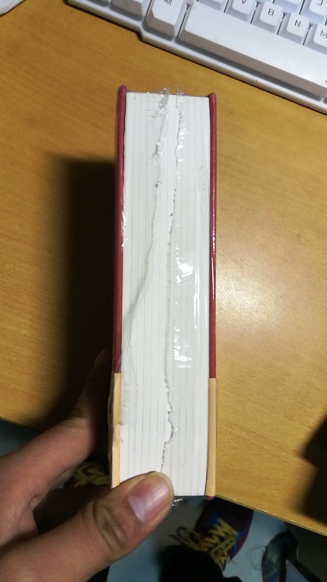 这日历看着不错,看到有搞活动,所以就买了一本,送给朋友,的小孩子看,朋友,这个小孩好像有点看不了,年才上小学2年级,看书都得看有拼音的,这个虽然是漫画配置单,他也不见得认得多的?