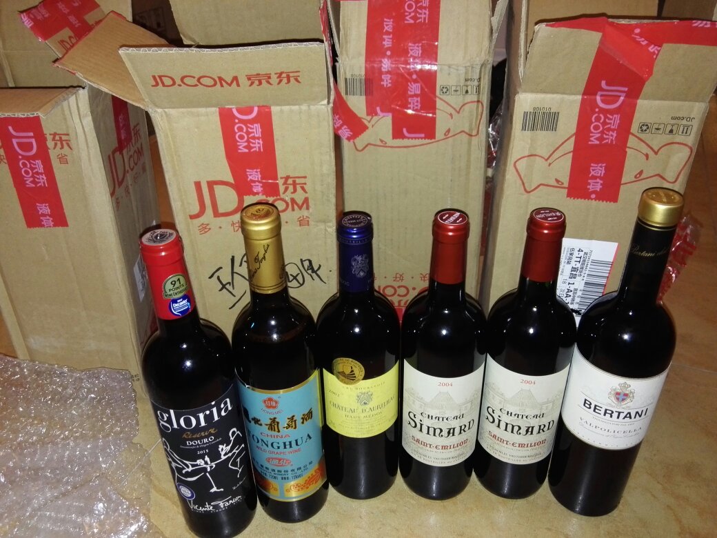 商品没什么问题,味道还待体验。物流没有达到宣传的“次日达”,而且还漏发了一瓶,经反复联系后补发了,影响了网上购物体验。