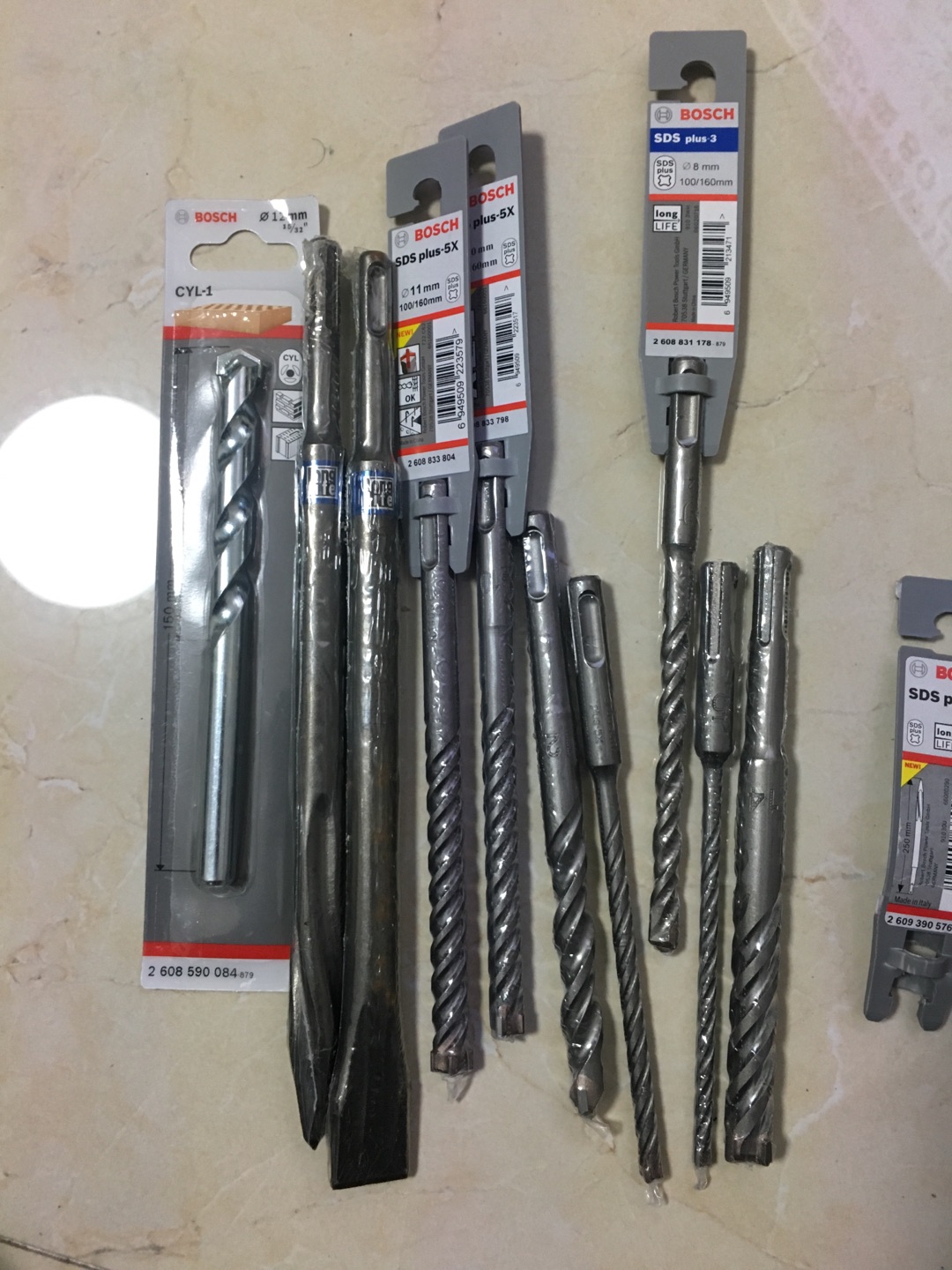 买了一堆钻头在哪里备用工具肯定是越多越好,好多还没用,不知道怎么样,只知道还是有点贵,用了到时候再来评价,,先好评