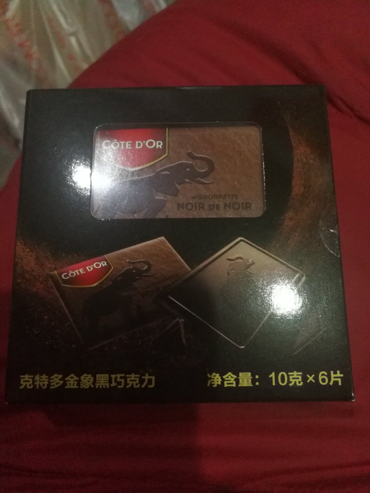 好小巧的巧克力,如果没有活动,价格不便宜啊,有活动价买的,也觉得性价比一般般,不过包装精美,保质期到2019年,这个可以有,总体来说还不错
