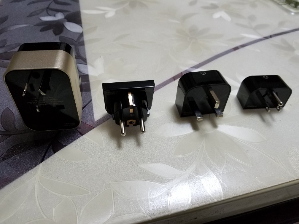 今天早上下单,下午就送到了,真的太赞了!!享受购物的感觉……尽在!!施耐德这款充电转换器也很棒,做工很精致,很有质感,很人性化!有了它,走遍天下都不怕!!