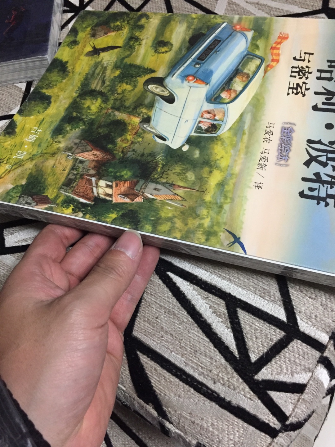 买东西最差的一次!拿到书之后发现三本书的塑封都是破的,而且每本书都有边角有明显的磨损!有一本书的封面甚至和书的宽度不一致,有明显落差,这也能是正版的吗?一颗星都不想给!差评!!!
