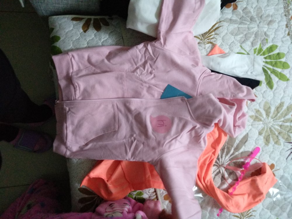 孩子很喜欢,袖子稍长一些,穿着比较宽松舒适,布料不错