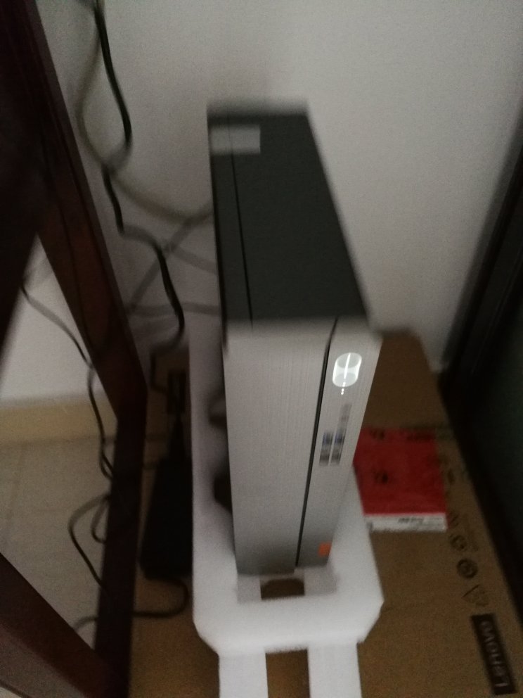 安装程序方便快捷,机箱小巧精致,运行程序流畅,直接更新到win10家庭版1709,联想电脑品牌好,质量很好,为公司买的,适合办公上网,下次继续买,全部都是五星好评!