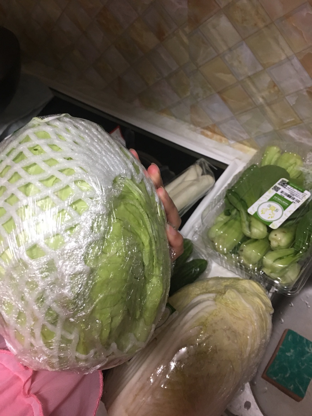 一直在上购物,天冷不用出屋送货上门方便快捷,家里吃的用的都是买的,几乎是隔一天下次单,单太多没办法一一评价